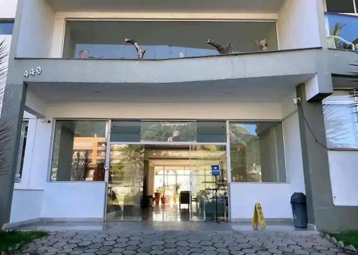 Excelente apartamento nr 317, 2dormitórios, Pé na Areia Praia das Toninhas com Piscina Ubatuba